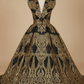 Tissu dentelle brodé noir et doré – Fête & Couture