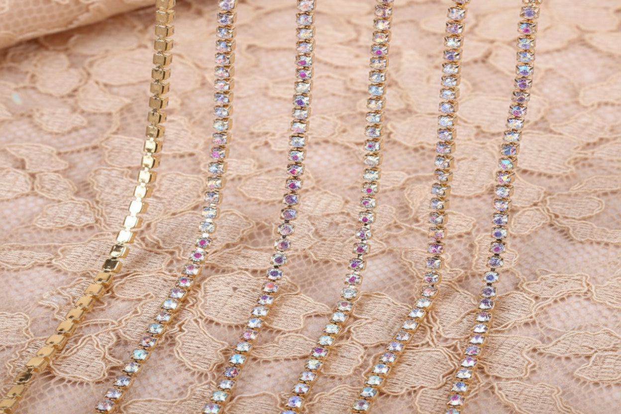 chaine de strass en crystal-AB. a griffe doré