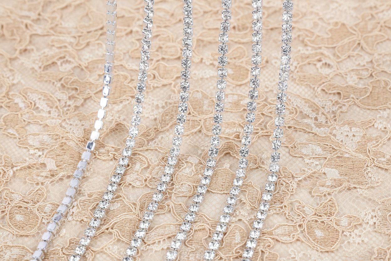 chaine de strass Crystal blanc a griffe argenté 
