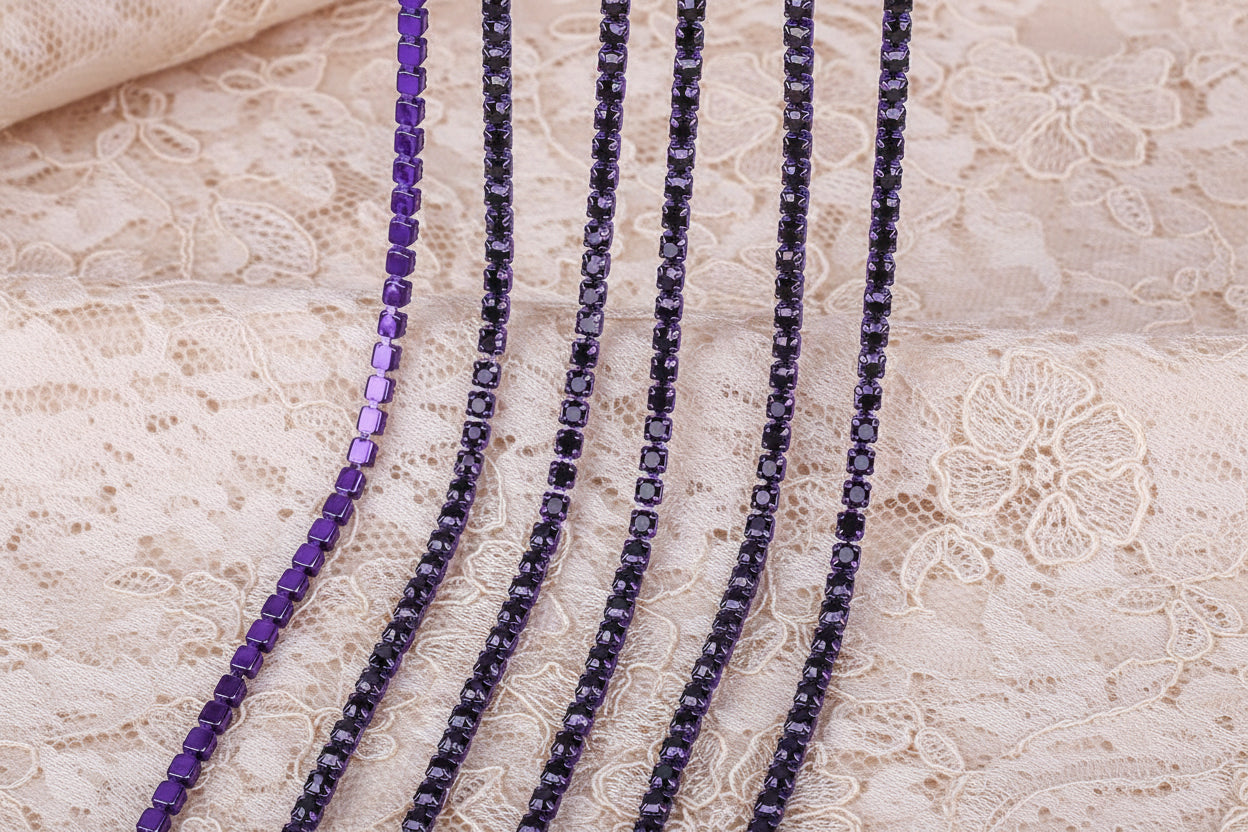 chaine de strass en violet améthyste-foncer a griffe violette 
