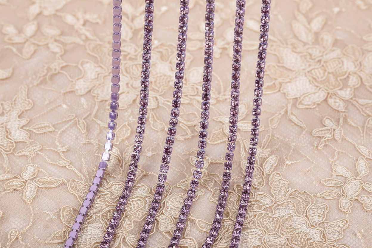 chaine de strass en violet-améthyste CL. a griffe violet