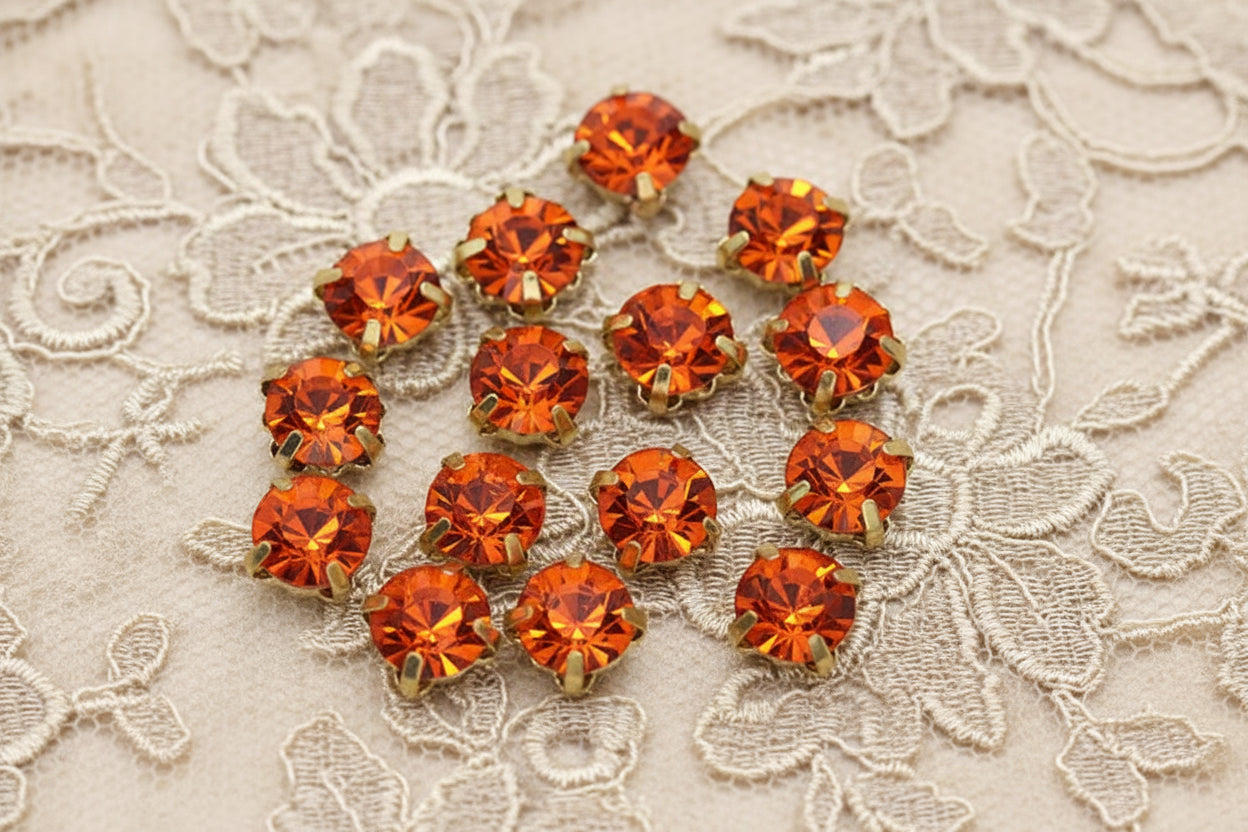 strass orange automne, griffe en métal doré a coudre